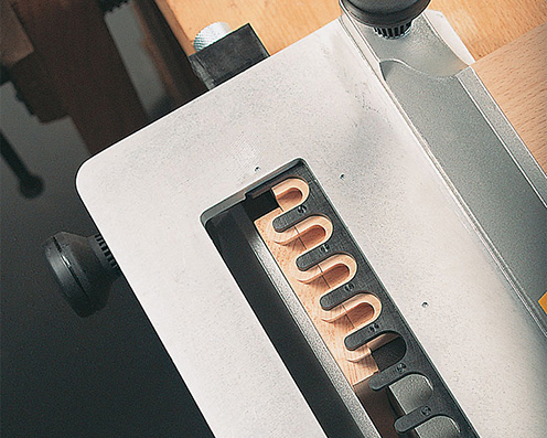 Регулировка начальной точки фрезерования шипов в&nbsp;зависимости от шага на приспособлении для нарезки шипов от Virutex (Испания), рисунок 1 (артикул 5000000)