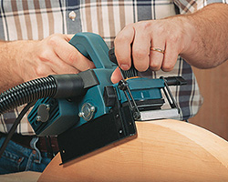 Быстрая и легкая смена инструмента одной рукой у лобзика аккумуляторного от Virutex (Испания), рисунок 2 (артикул 3400400)