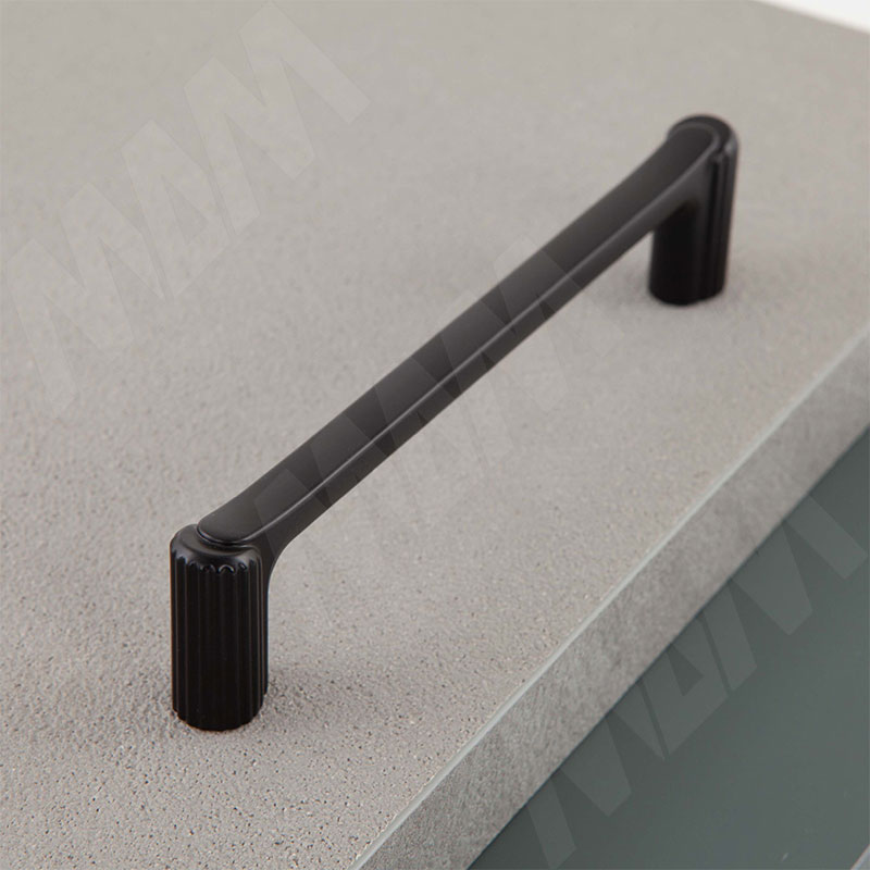 Ручка-скоба 128мм черный матовый фото товара 4 - BH.77.128.BLM