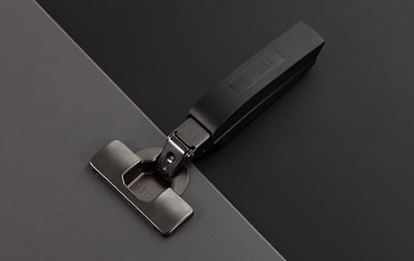 Четырехшарнирные полутораходовые мебельные петли HARMONY NERO от PULSE с доводчиком